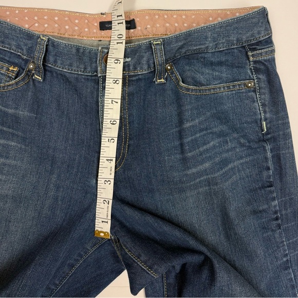 Tommy Hilfiger Women’s size 8 Straight Leg Jeans Medium-dark Wash, Mid Rise - Picture 7 of 8